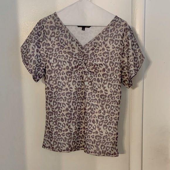 Lularoe Elegant Mary cinched V-neck top. Leopard print Small (6/8) - Picture 2 of 6